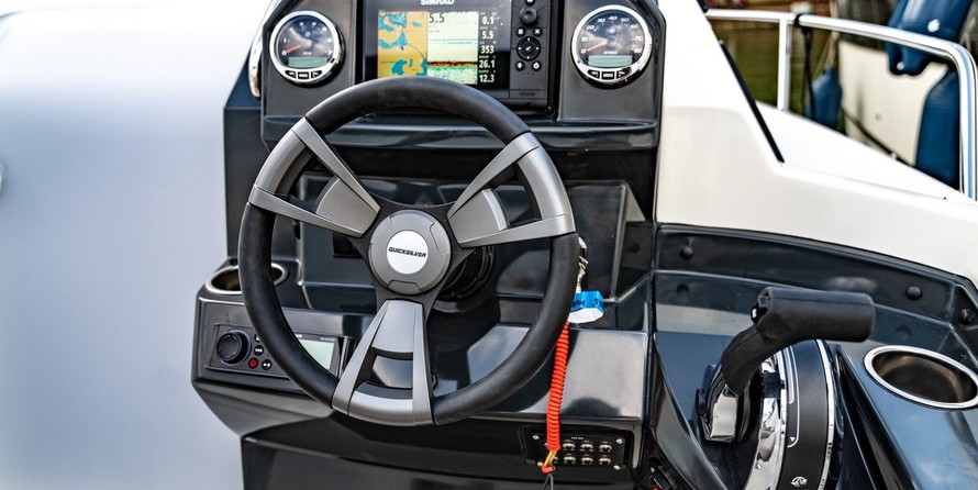 Quicksilver Activ 555 Open