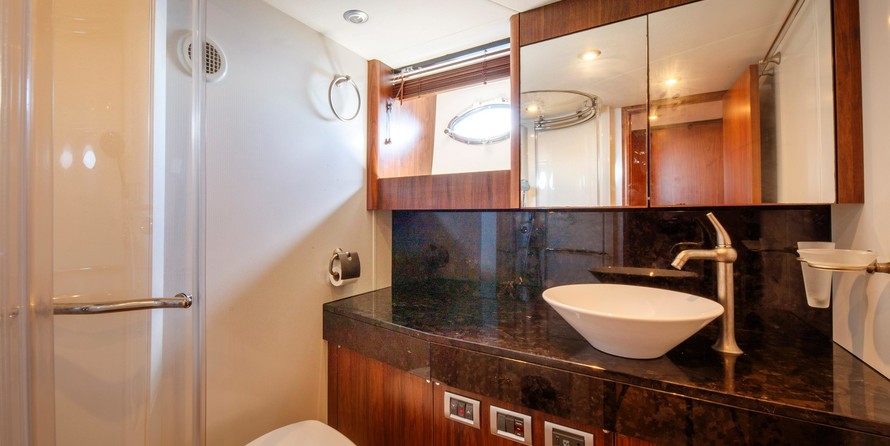 Sunseeker Predator 72