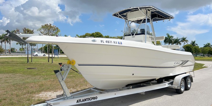 Cobia 217 center console