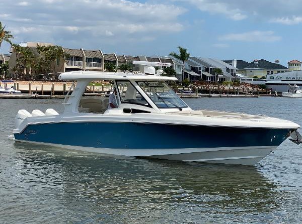 Boston Whaler 350 Realm