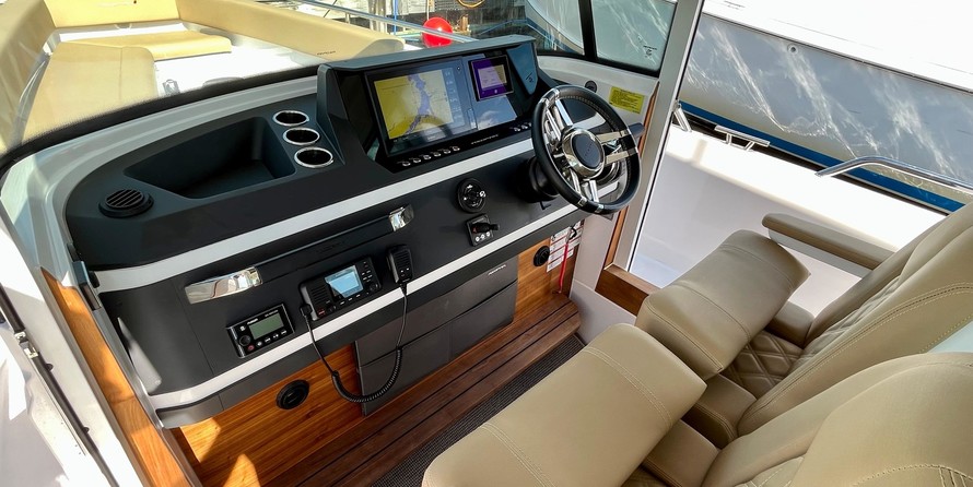 Axopar 28 Cabin