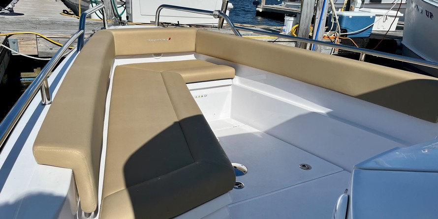 Axopar 28 Cabin