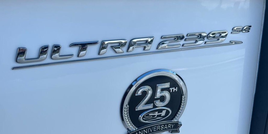 Sea Ray hunt ultra 211