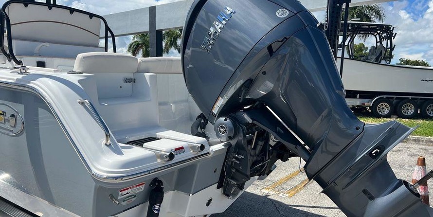 Sea Ray hunt ultra 211