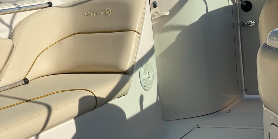 Sea Ray 240 Sundeck