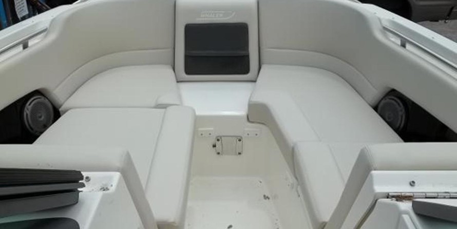 Boston Whaler 230 Vantage