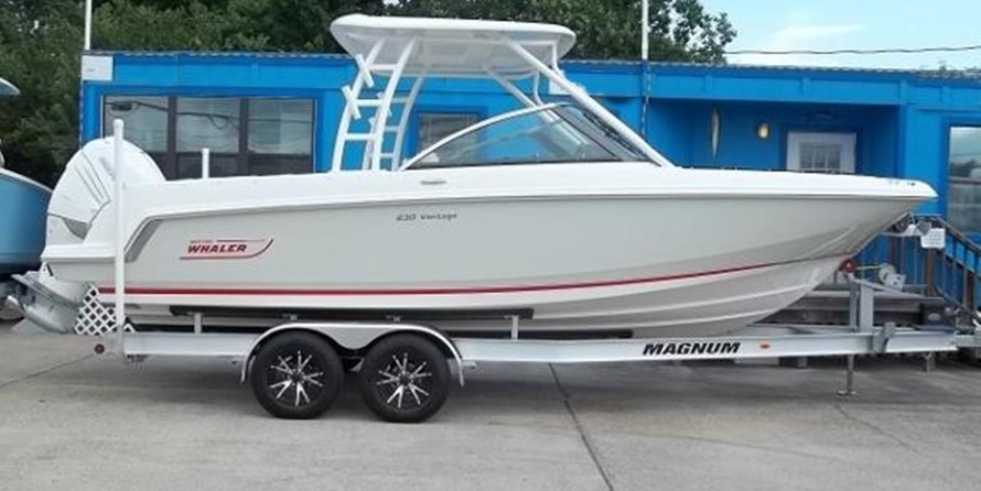 Boston Whaler 230 Vantage
