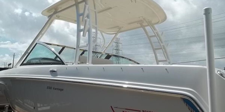 Boston Whaler 230 Vantage