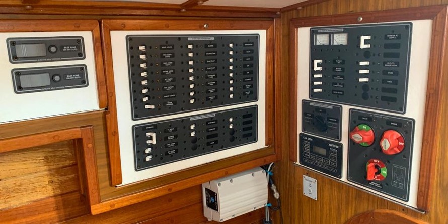 Cascade Center Cockpit