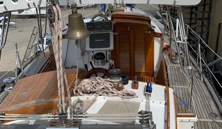 Cascade Center Cockpit