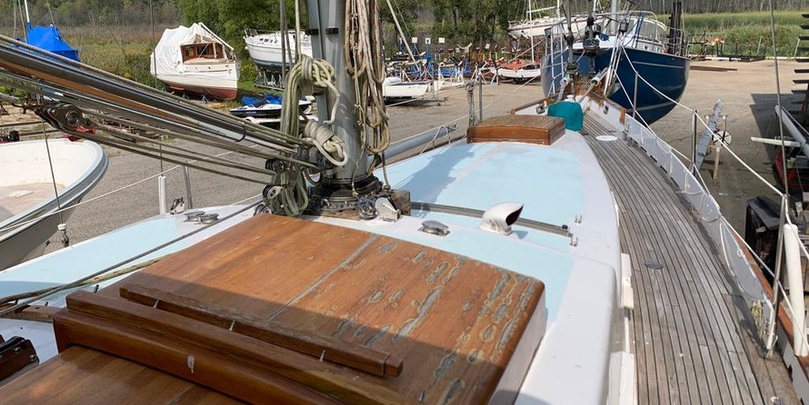 Cascade Center Cockpit