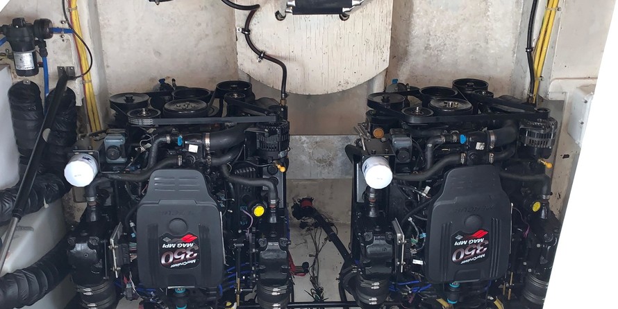 Bayliner 325 Cruiser