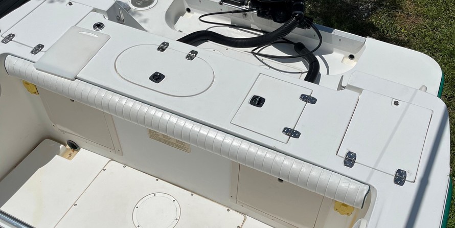 Mako 261 Center Console