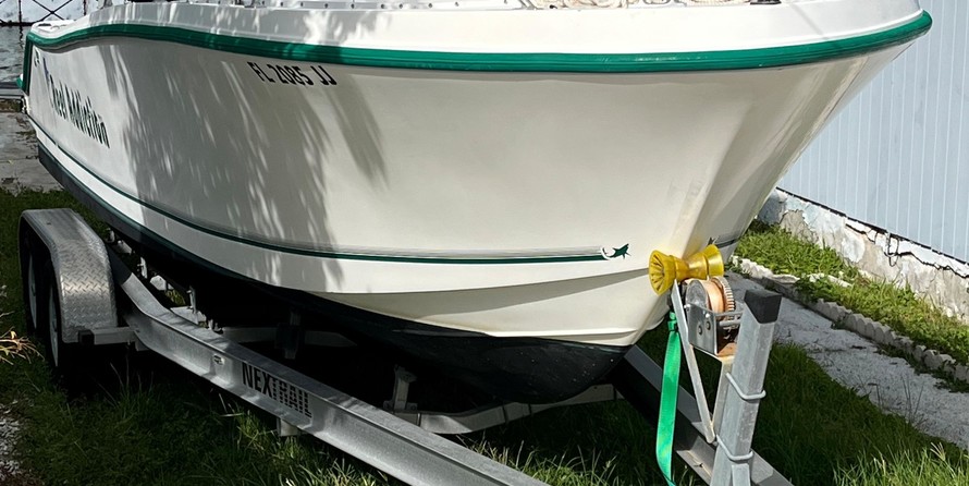 Mako 261 Center Console