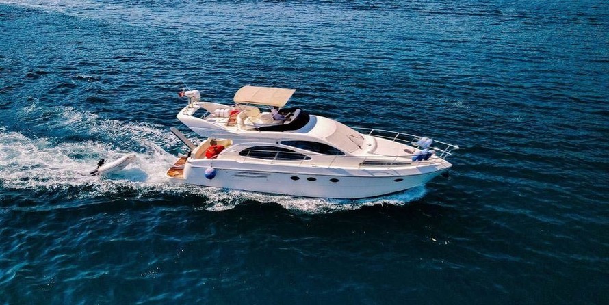 Azimut 46