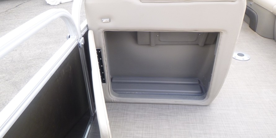 Sun Tracker Party Barge 22 DLX