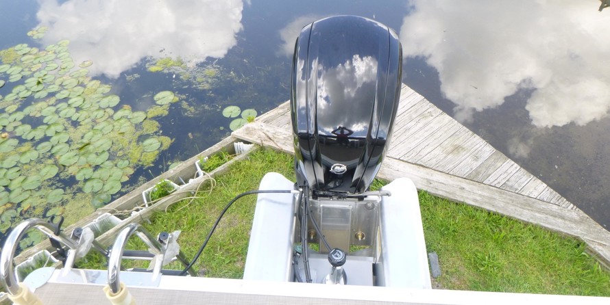 Sun Tracker Party Barge 22 DLX