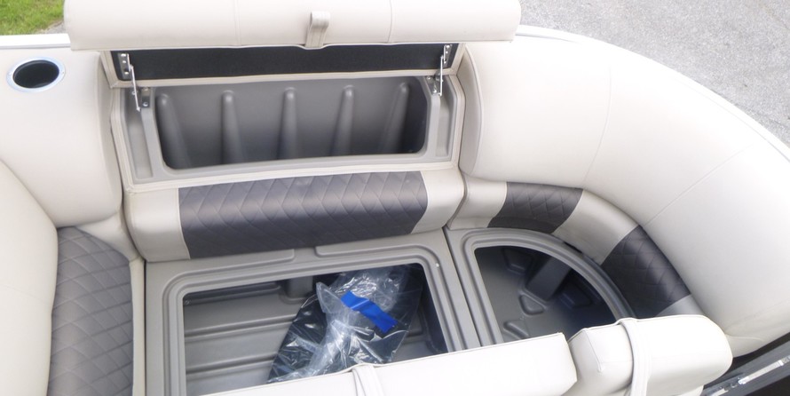 Sun Tracker Party Barge 22 DLX