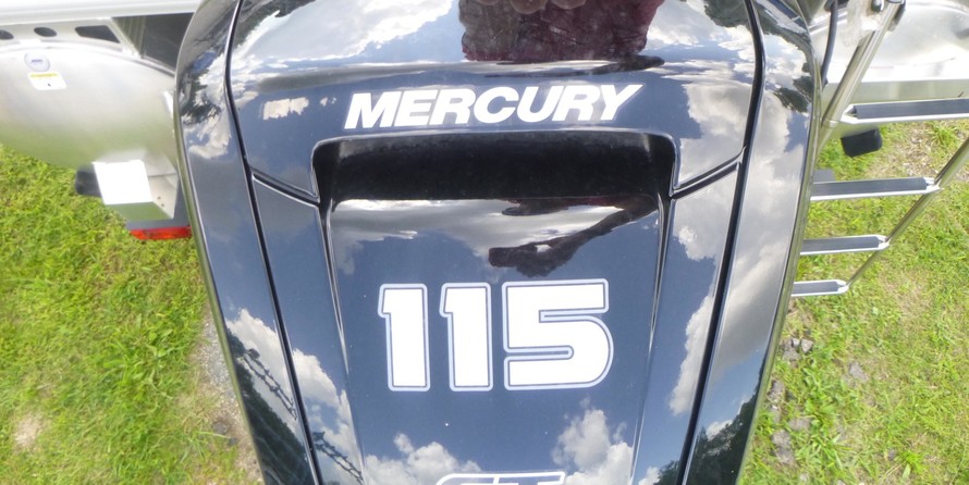 Sun Tracker Party Barge 22 DLX