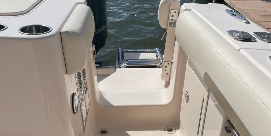 Grady-White Freedom 335