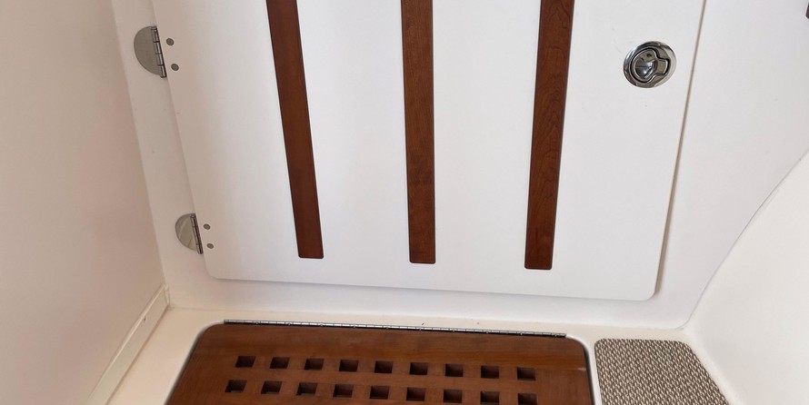 Grady-White Freedom 335