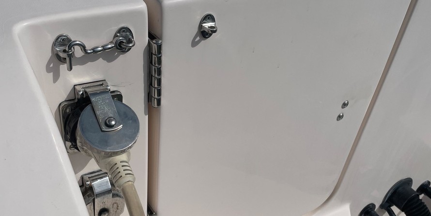 Grady-White Freedom 335