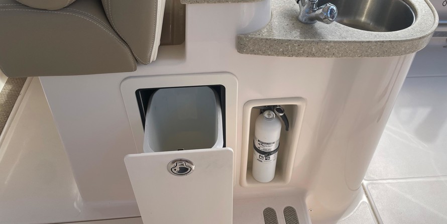 Grady-White Freedom 335