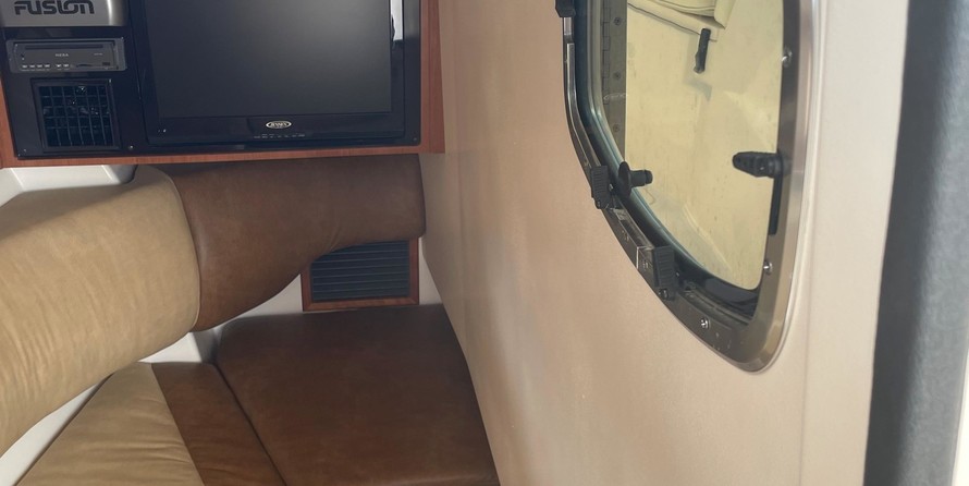 Grady-White Freedom 335