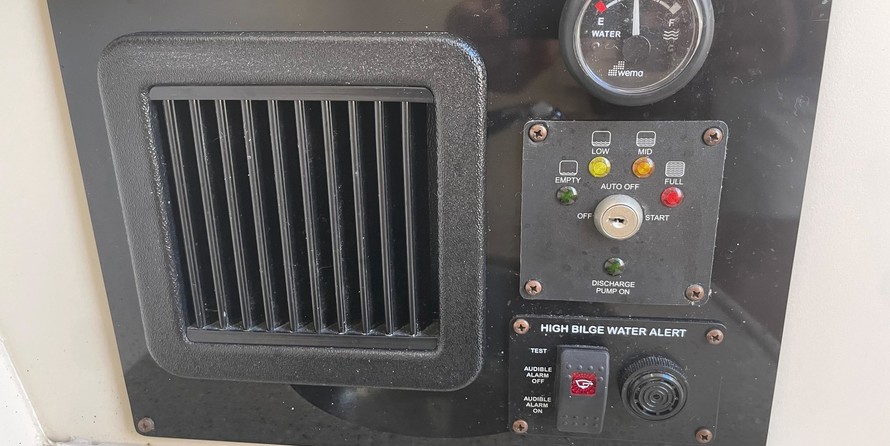 Grady-White Freedom 335