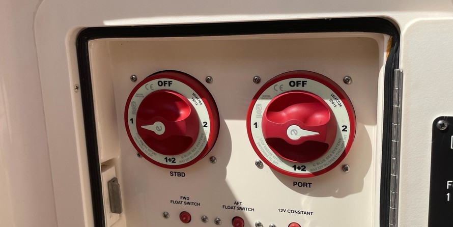 Grady-White Freedom 335