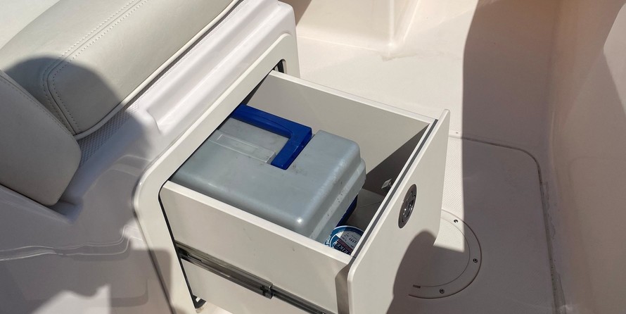 Grady-White Freedom 335