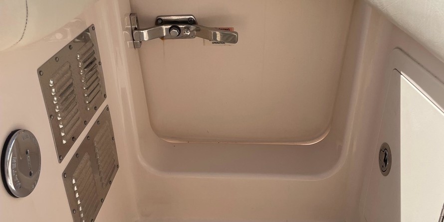 Grady-White Freedom 335