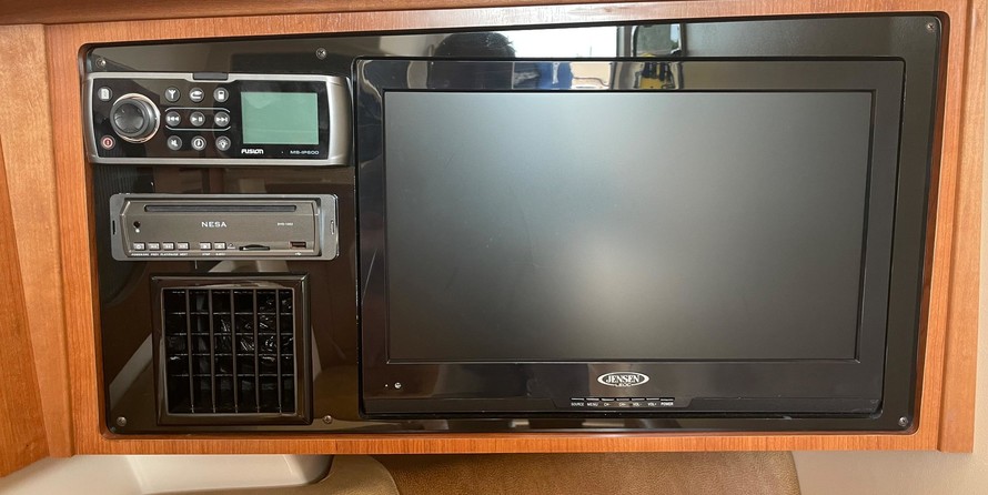 Grady-White Freedom 335