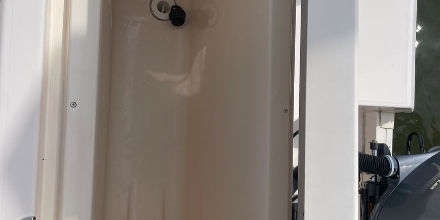 Grady-White Freedom 335