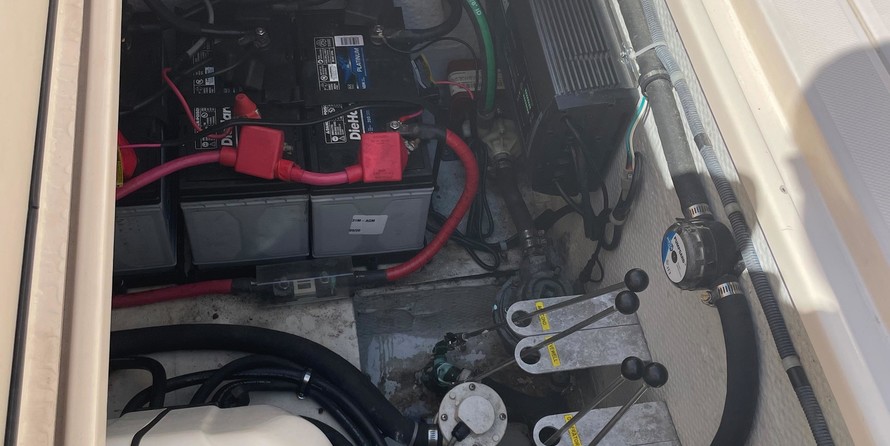 Grady-White Freedom 335