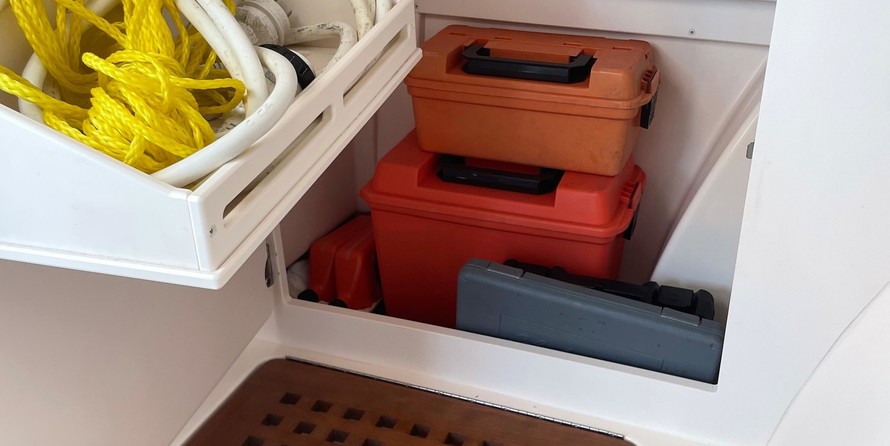 Grady-White Freedom 335