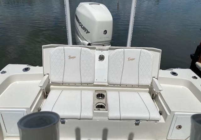 Ranger boats 2400 bay