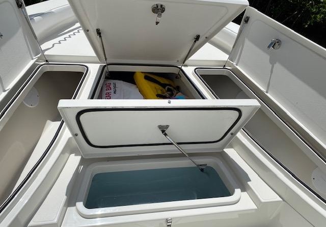 Ranger boats 2400 bay