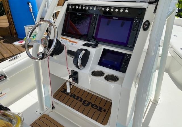 Ranger boats 2400 bay
