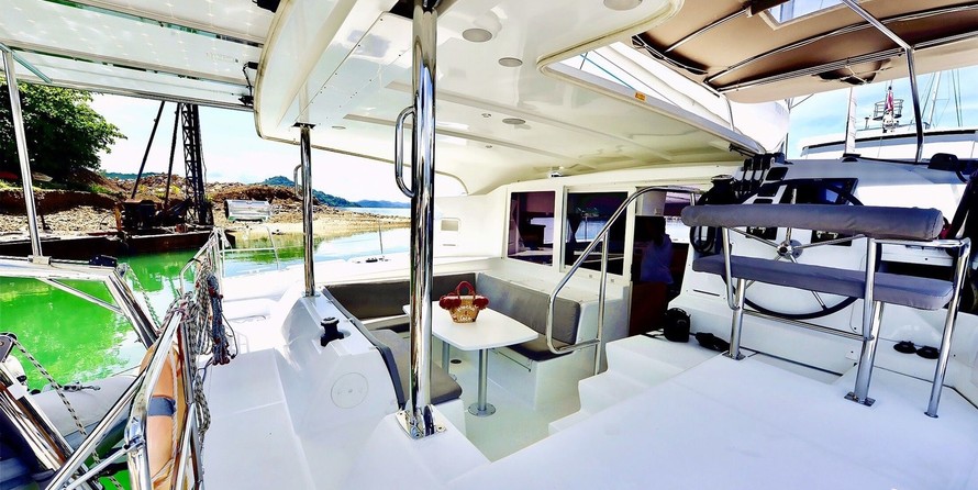 Lagoon 421