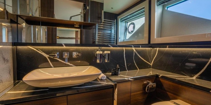 Sunseeker 65 SPORT YACHT