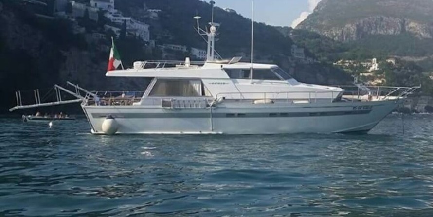 60 x 16 tri-toon passenger vessel