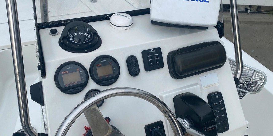 Ranger boats 2400 bay