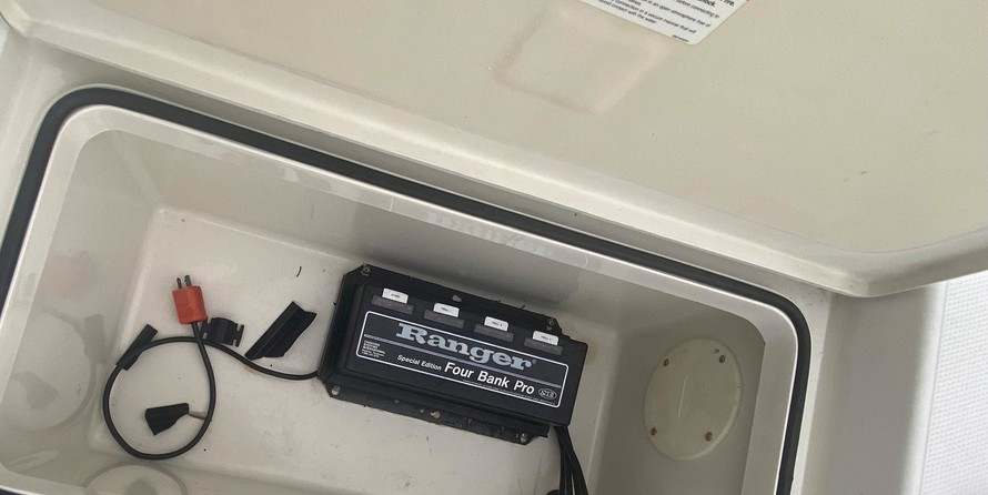 Ranger boats 2400 bay