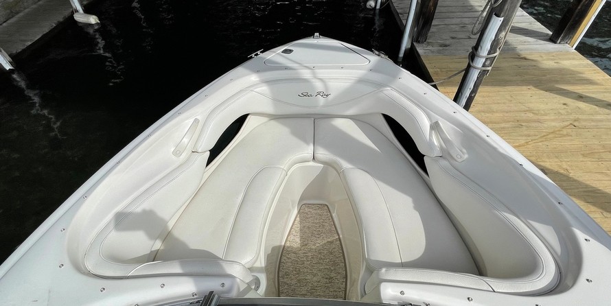 Sea ray 260 bow rider select