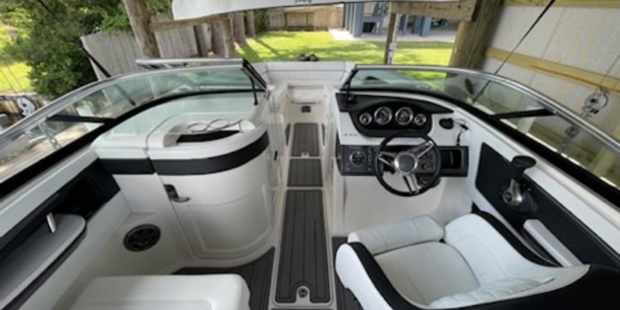 Sea Ray 240 Sundeck