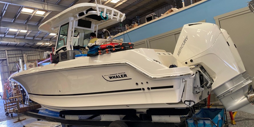 Boston Whaler 250 Outrage