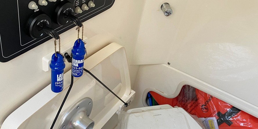 Boston Whaler 250 Outrage