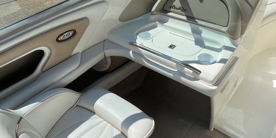 Sea ray 260 bow rider select