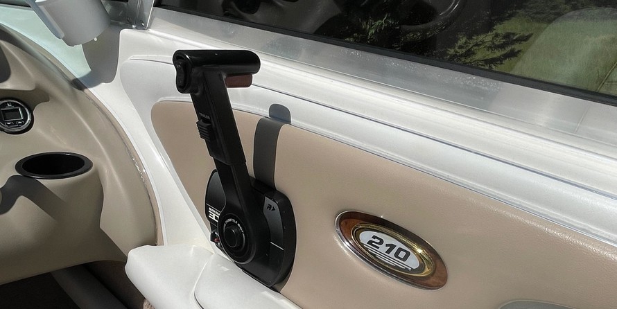 Sea ray 260 bow rider select